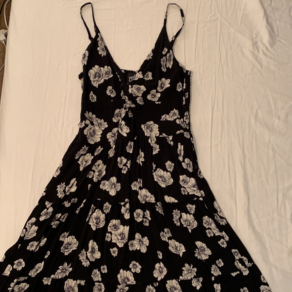 Black & White Floral Dress w/ Cut-out